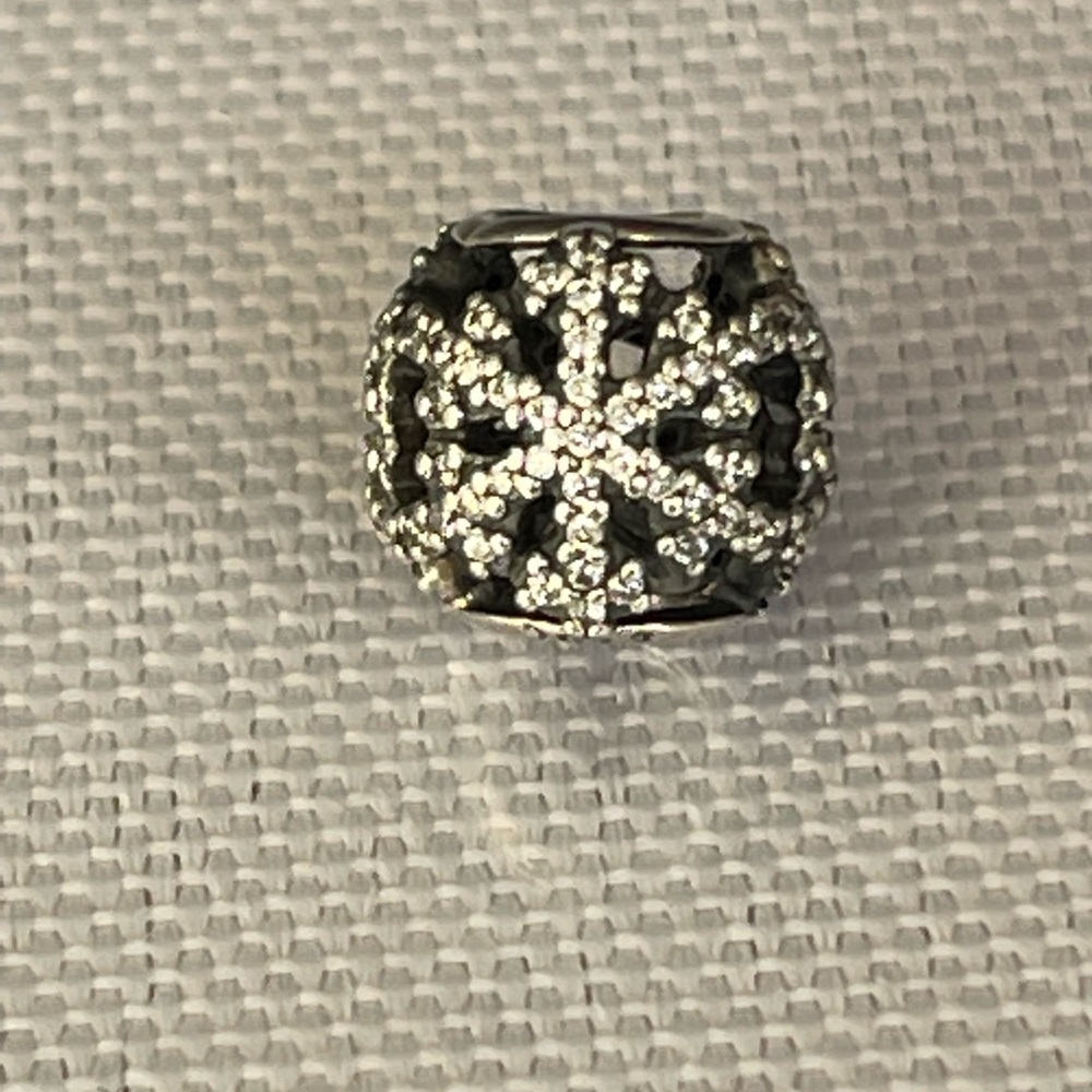 Pandora 2013 Limited Edition Snowflake Charm